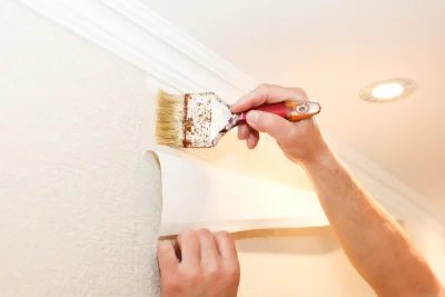 Pose de papier peint à la Martre — revêtements muraux et toiles de verre